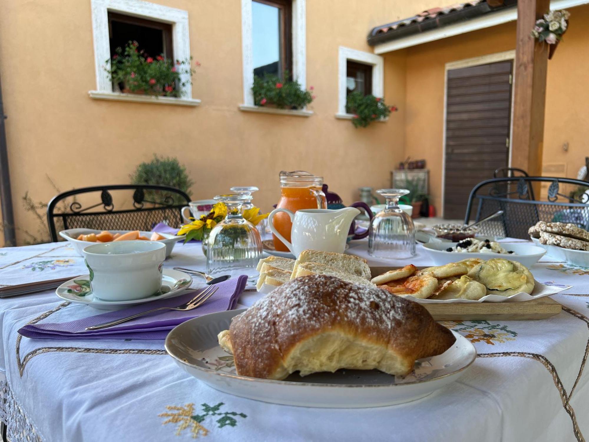 Bed & Breakfast Le Piagge Scurcola Marsicana Exterior foto